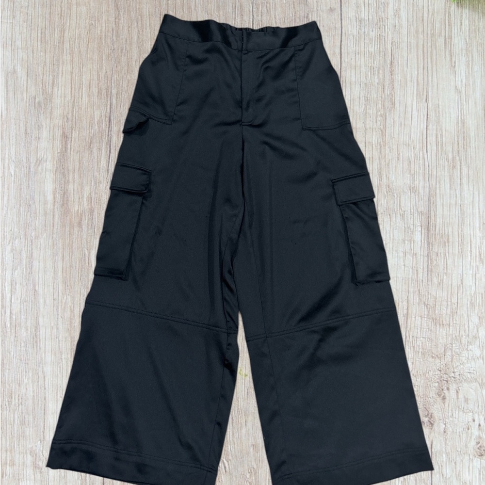 Black Wide-Leg Cargo Pants